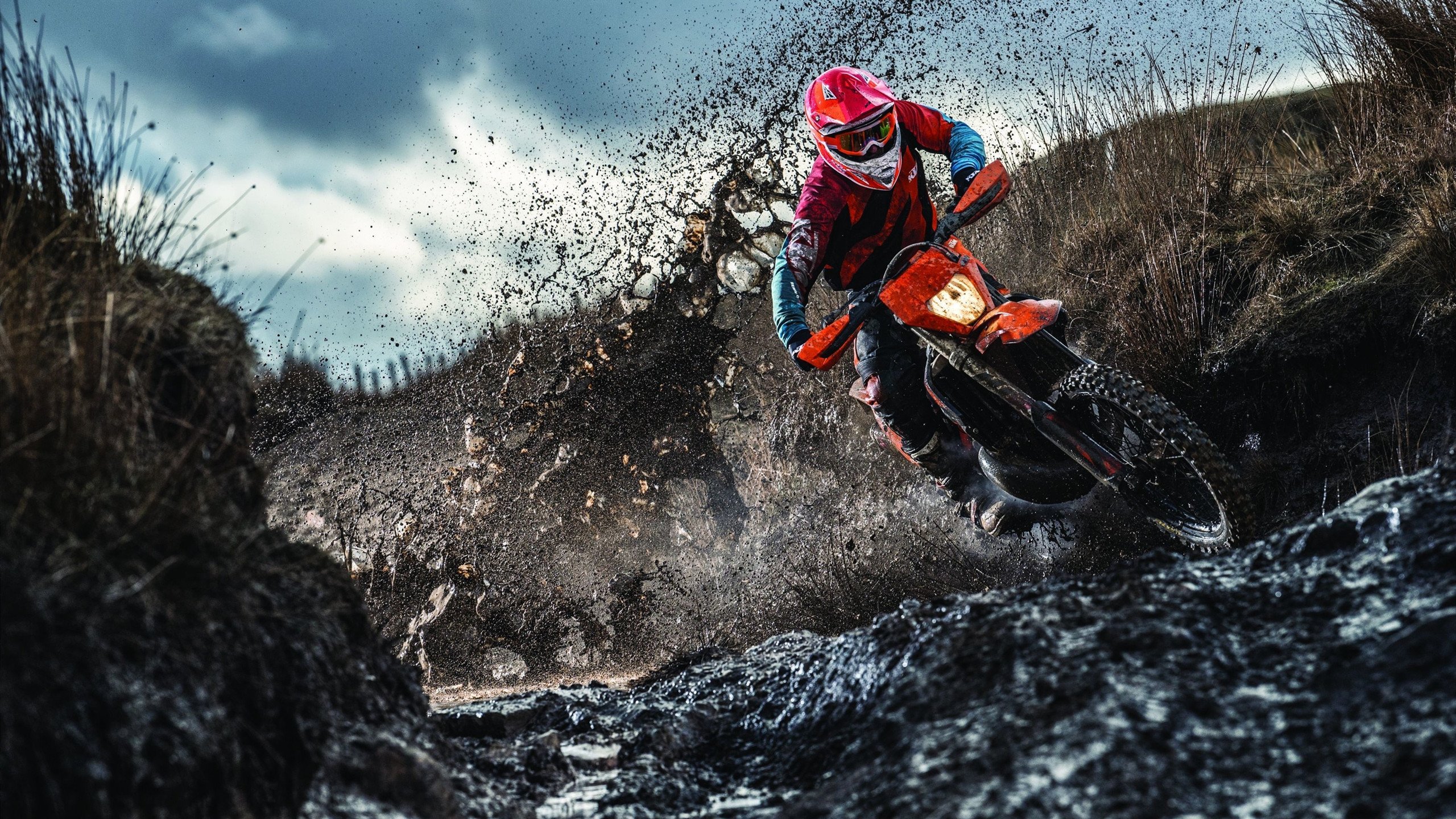 曼城在多线作战中的人员轮换堪称教科书级别，曼城阵型和进攻方式